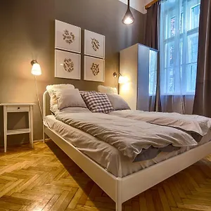 https://logement-sous-le-chateau.inbudapesthotels.com