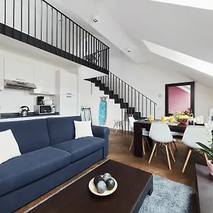 https://mh-apartments-river-prague.praguehotelsweb.com